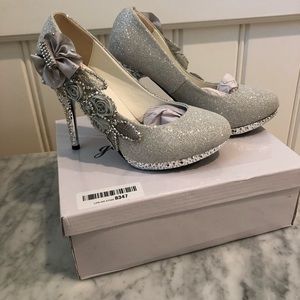 New Silver floral heels